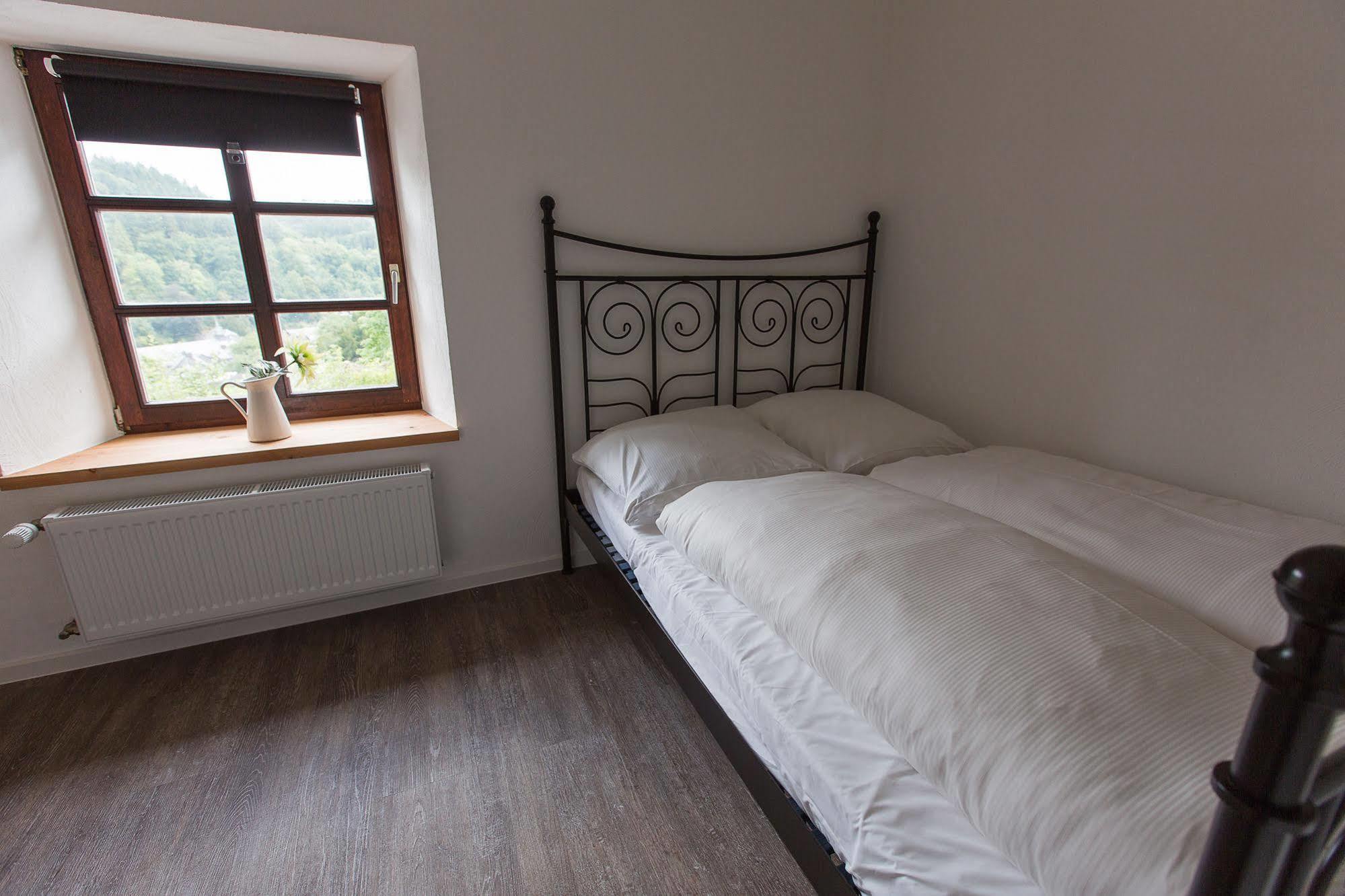 Felsenhaeuschen Apartment Моншау Екстериор снимка